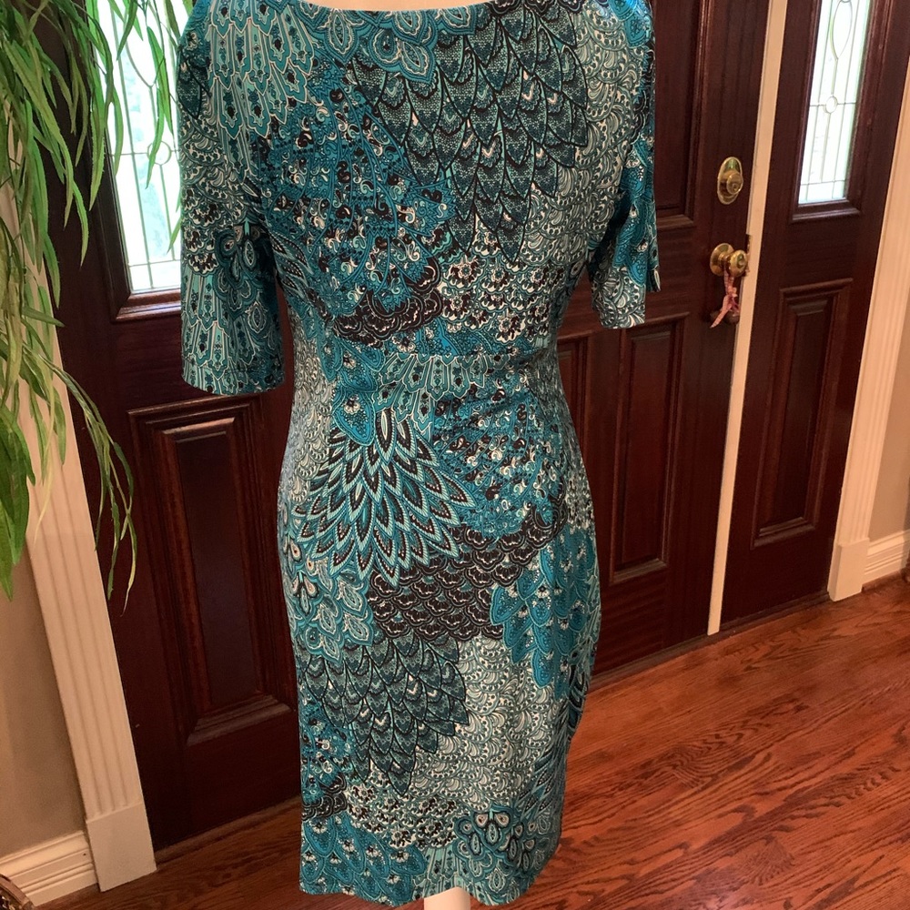 Flattering, blue/green dress. - Picture 2 of 4